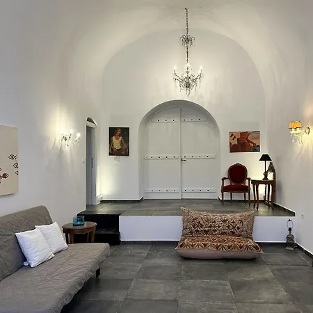 Paramythi Art Maison Aparthotel Emporio (Santorini)