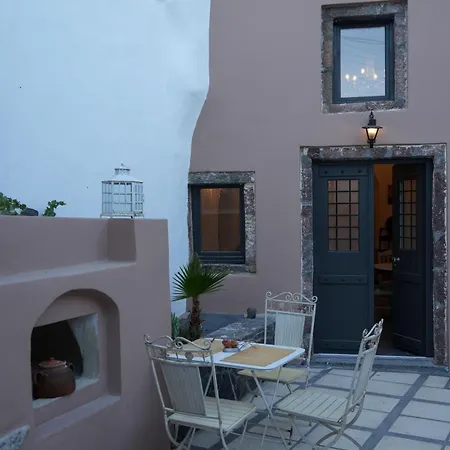 Lägenhetshotell Paramythi Art Maison Emporio (Santorini)