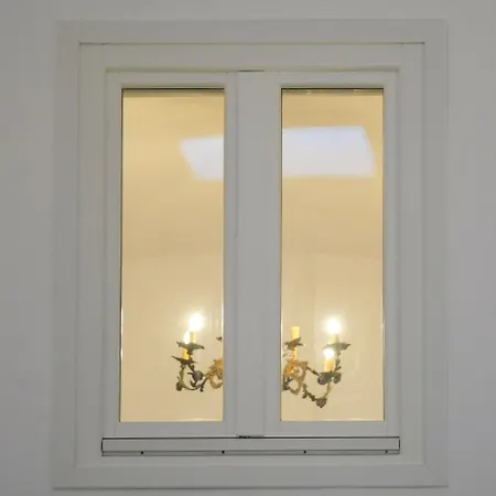 アパートホテル Paramythi Art Maison Emporio (Santorini)