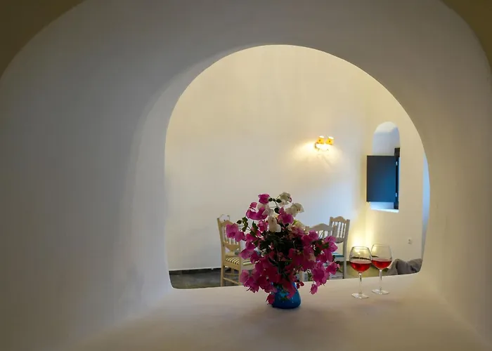 Paramythi Art Maison Emporio (Santorini)