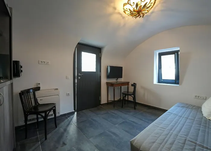 Lejlighedshotel Paramythi Art Maison Emporio (Santorini)