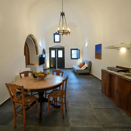 Lägenhetshotell Paramythi Art Maison Emporio (Santorini)